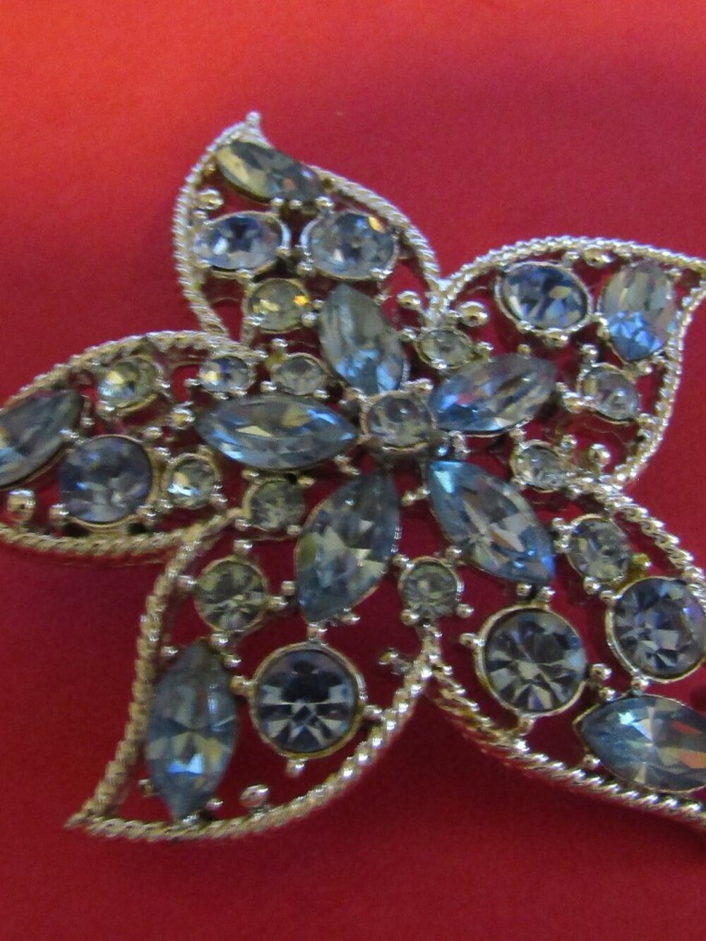 Vint 1967 Signed Sara Cov Pale Blue STARFISH PIN BROOCH aka Star Fire Design EUC
